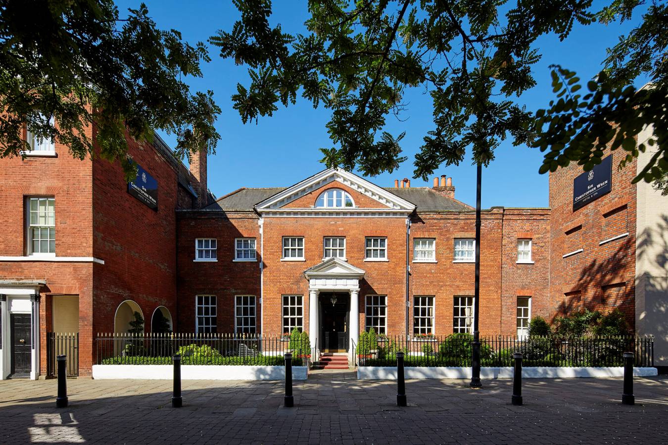Sir Christopher Wren Hotel - Exterior