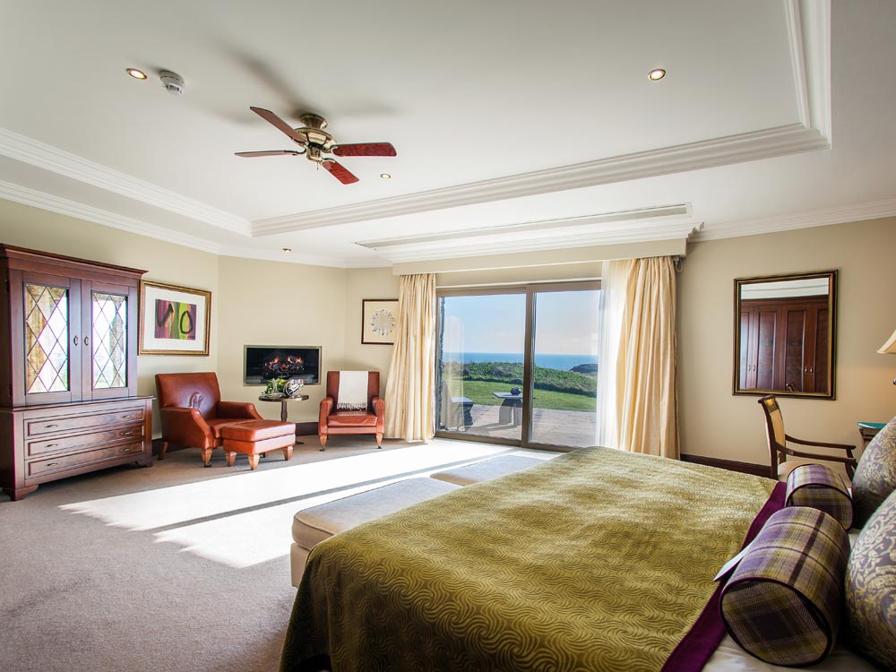 Old Head - bedroom 