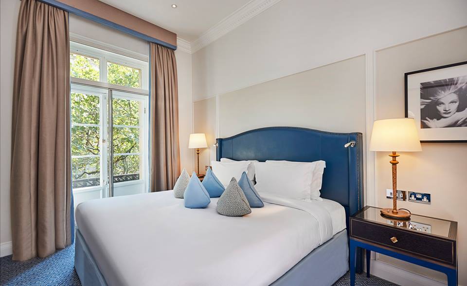 The Waldorf Hilton - Room